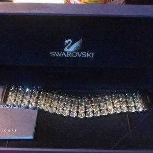 Authentic Swarovski Hot bracelet. Gorgeous black and gray ombré.